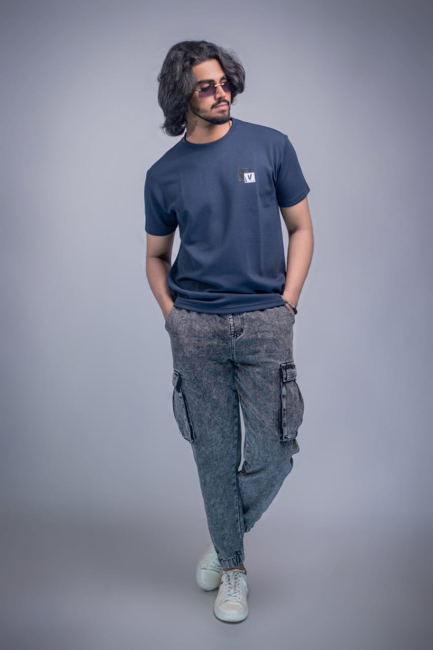 Textured V-Logo T-Shirt for Men - Navy Blue - Image 2