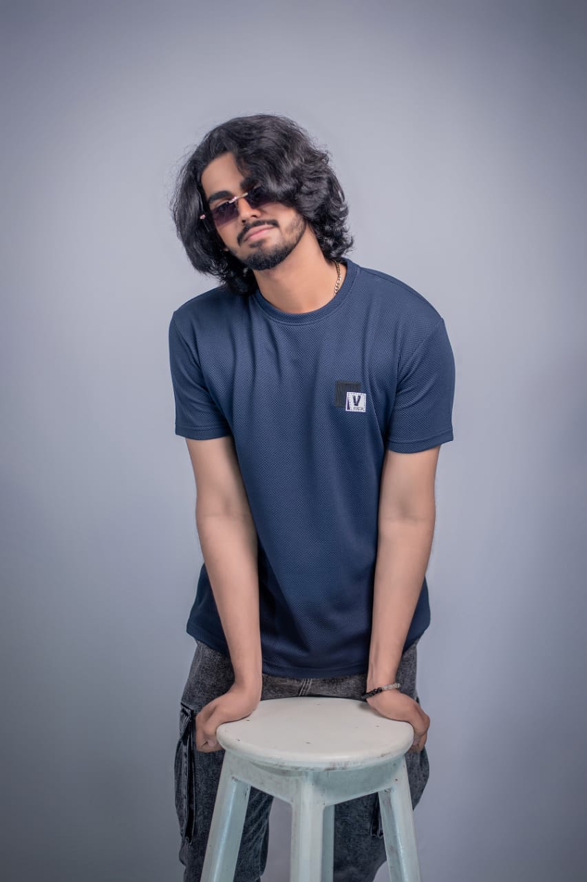 Textured V-Logo T-Shirt for Men - Navy Blue